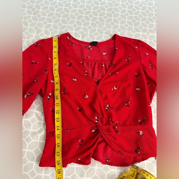 Adorable Twist Front Red Floral Balloon Sleeve Cropped Wild Fable Blouse Size M - Picture 10 of 10